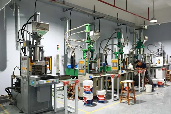 Vertikale Spritzgießmaschine