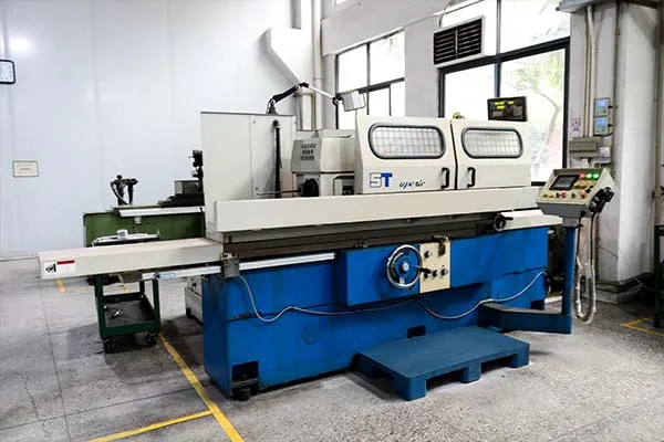 Zylindrische Schleifmaschine